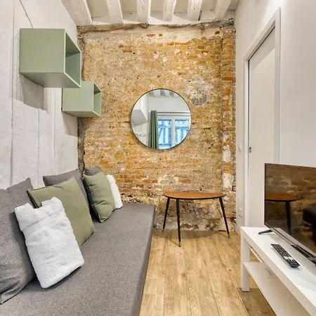 Tom Votre A Apartment